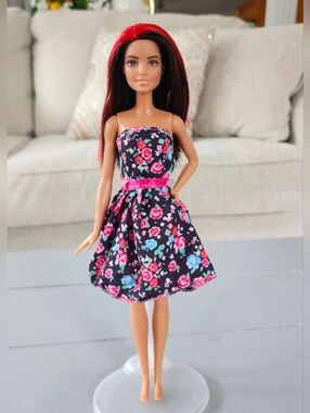 Mattel Barbie Teresa Fashionistas Doll Red Streaks Latina in Floral Dress